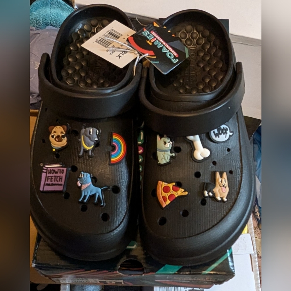 Women's Skechers Foamies Size 10